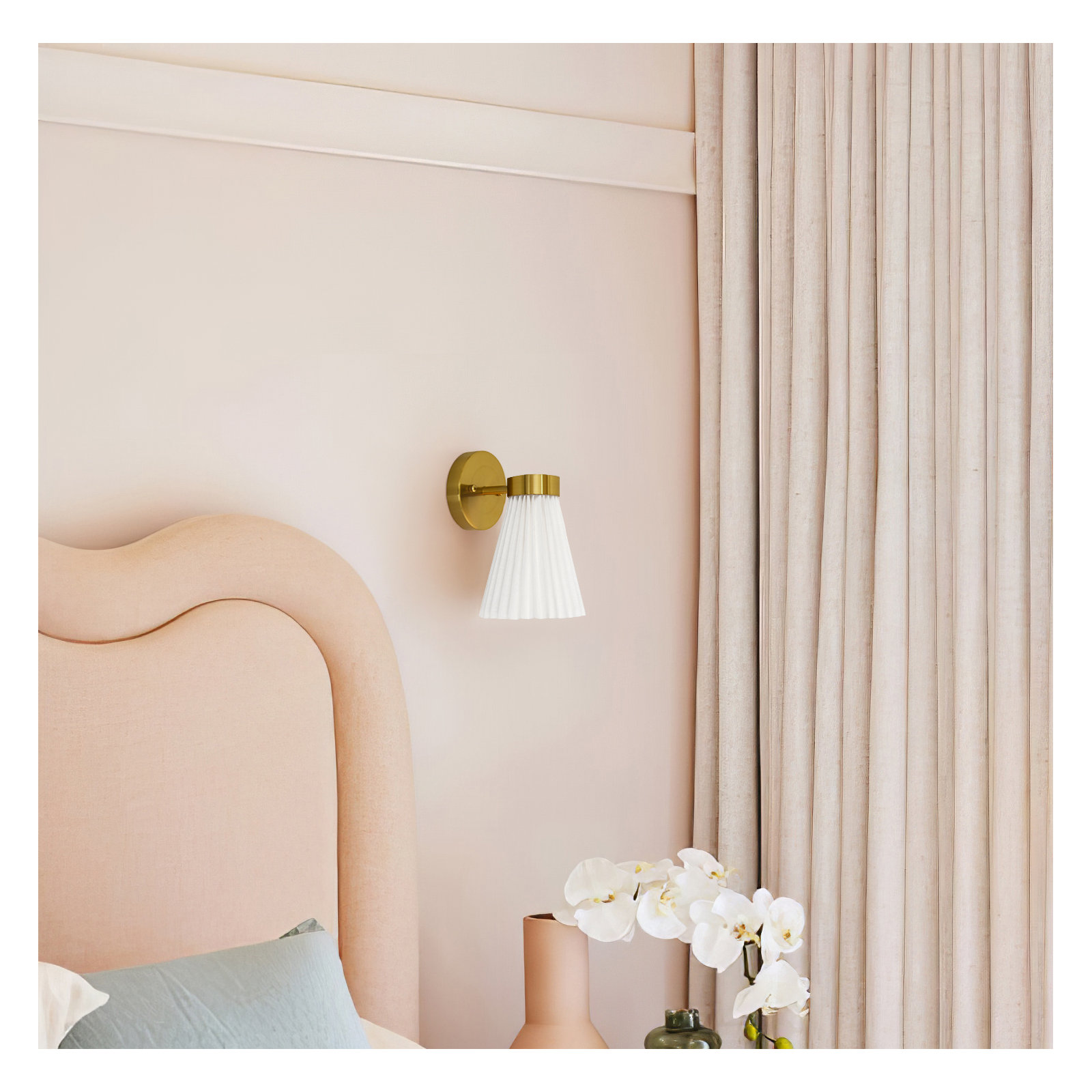 Viski Wall Sconce, Brass, White