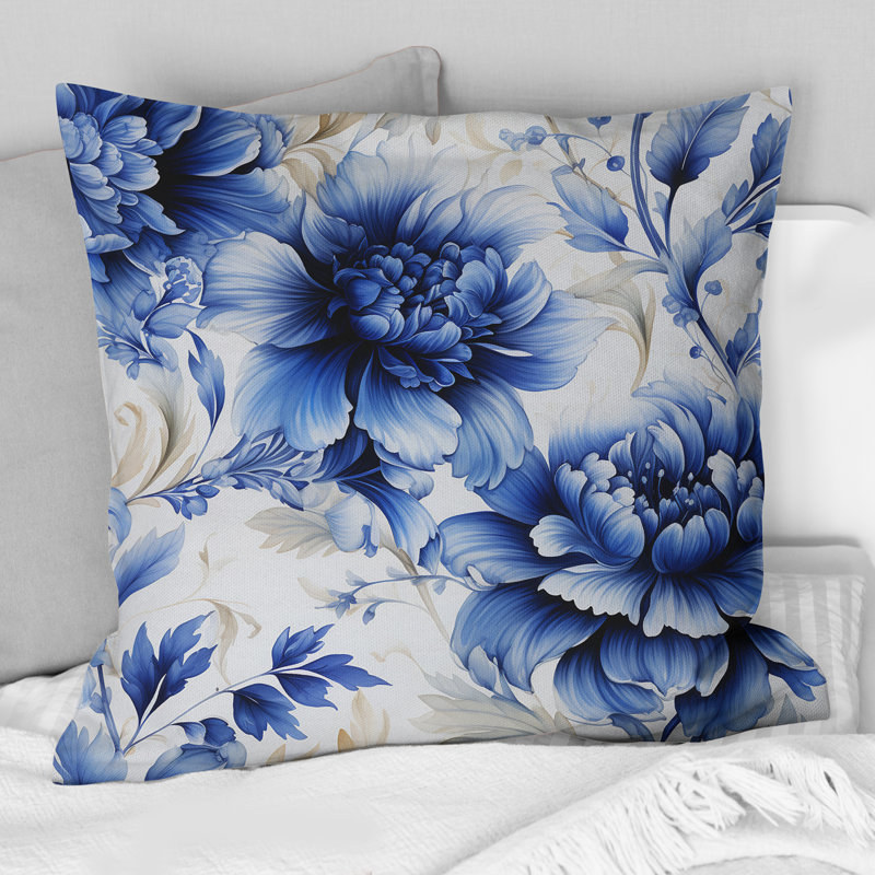 Coussin décoratif à motif floral damassé beige et bleu Dahlia II, H 16 po x l 16 po