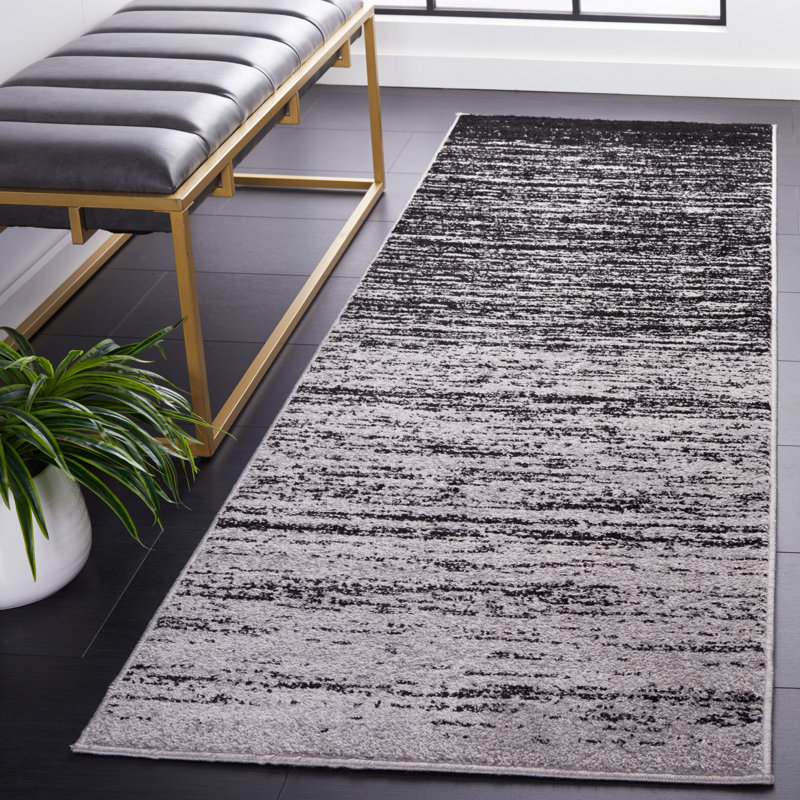 Tapis argenté / noir Atziri Costa Mesa, Tapis de couloir 2 pi 6 po x 16 pi
