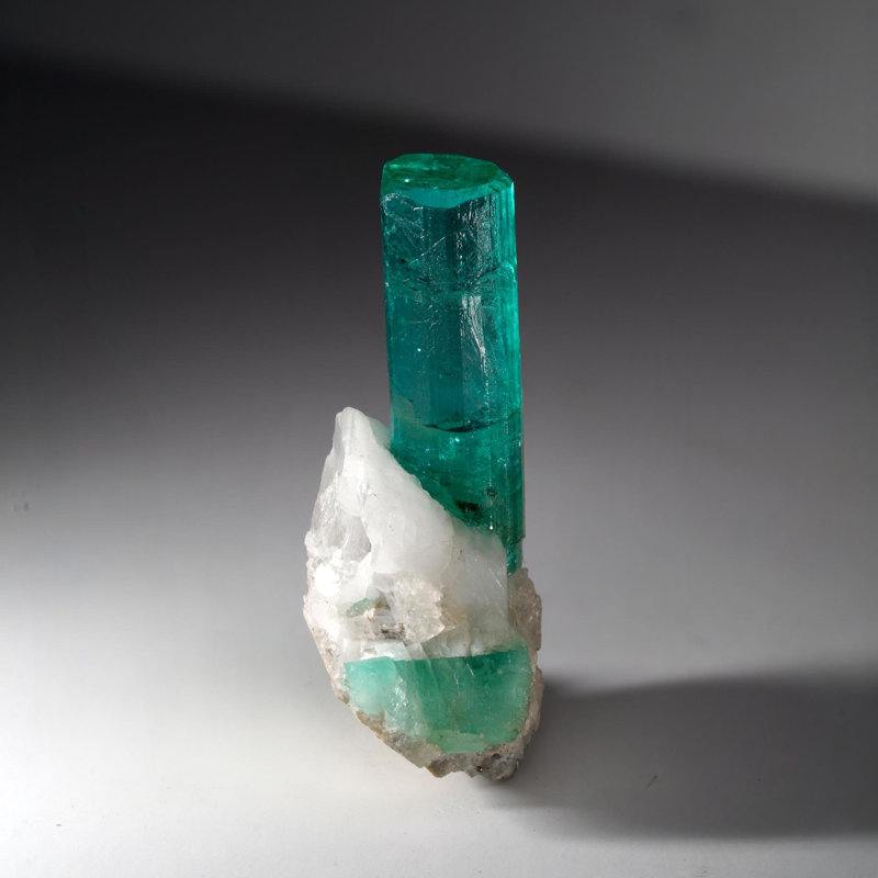 Émeraude sur calcite de Colombie