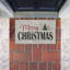 Tapis de porte d'extérieur Minimal Merry Christmas, design par Andrea Jasid Grassi, 18 po x 30 po