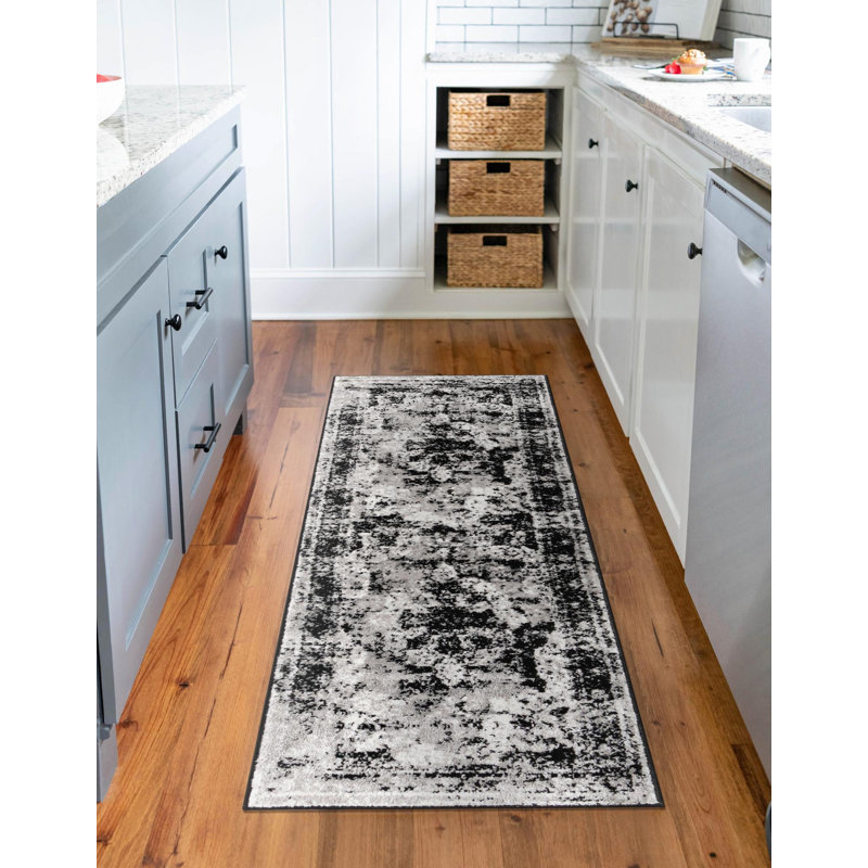 Brandt Oriental Area Rug, Runner 2' x 8', Black 