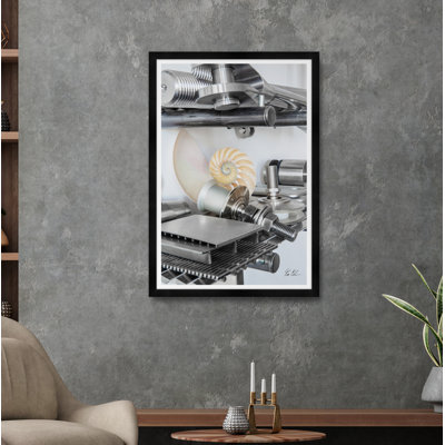 Nautilus Shell and Tools I par Tim Klein - Photographie avec cadre photo