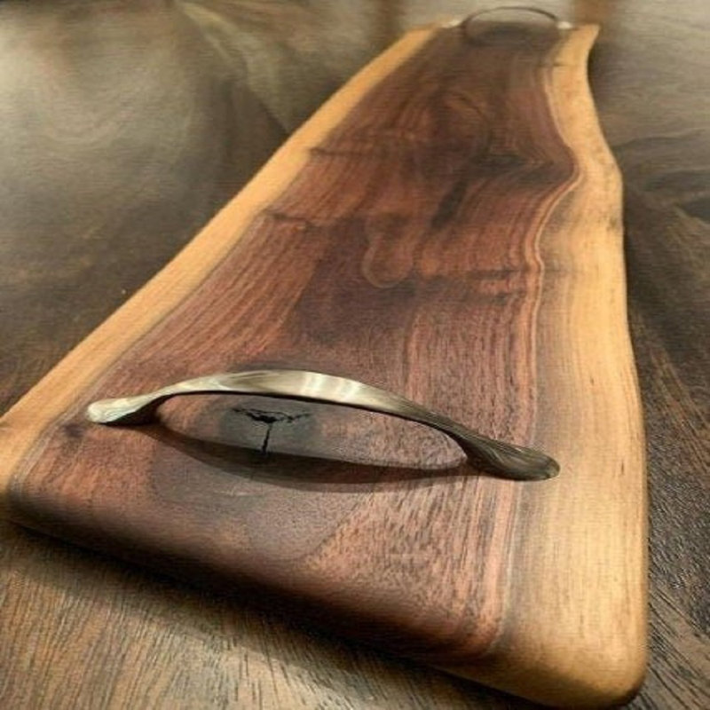 Planche de charcuterie en bois de noyer foncé faite à la main, L 20 po x l 5 po