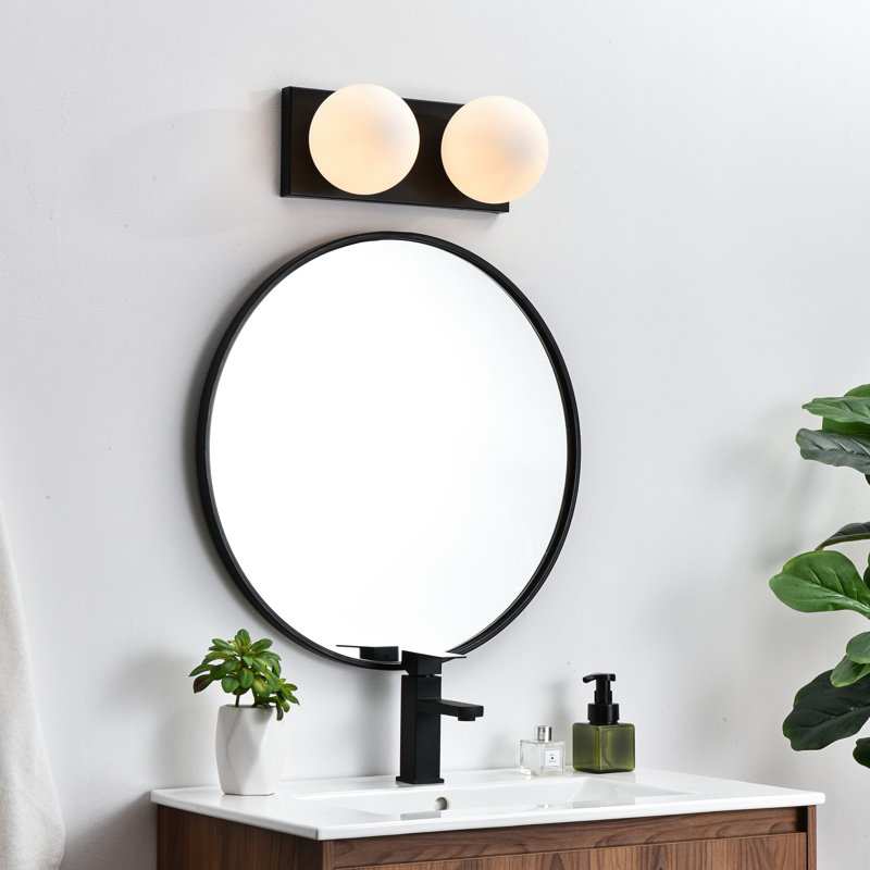 Applique murale de salle de bain à intensité variable Isabeth, Laiton, H 6 po x l 31 po x P 31 po, Quatre lumières