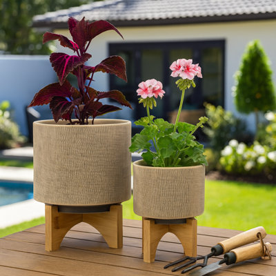 Textured Mesh Outdoor Planters on Stand for Living Room or Patio Display - Modern Ceramic Indoor Flower Pots for Home Decor - Set of 2, Tan