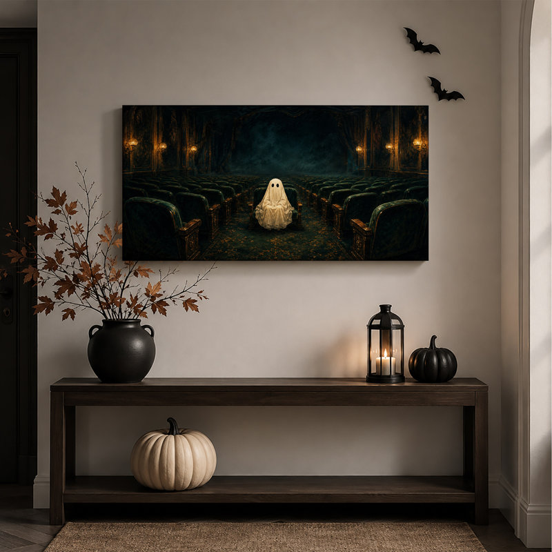 Fantôme solitaire dans des rangées de sièges de théâtre en velours - Toile murale d'Halloween, L 40 po x H 20 po