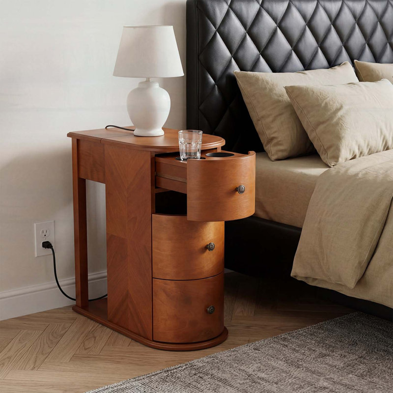 Table de bout moderne avec porte-gobelet caché, station de charge et table d'appoint coulissante, table de chevet en bois avec 2 tiroirs de rangement, conception compacte pour la chambre à coucher et le salon
