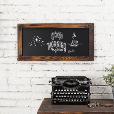 Petit tableau noir à cadre en bois massif