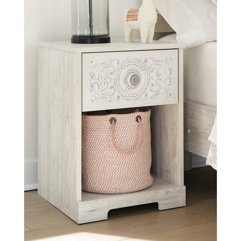 Chiya Nightstand