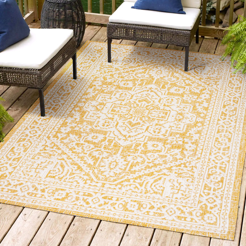 Tapis intérieur / extérieur jaune / crème Aaleayah Medallion, Rectangle 9 pi x 12 pi