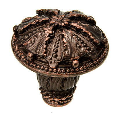 Grand bouton en acanthe de style Renaissance avec pied à volutes en mercure doré