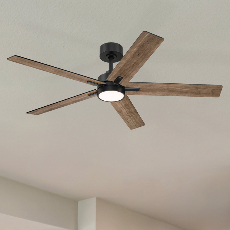 Ventilateur de plafond noir mat intérieur / extérieur 52 po avec DEL intégrée 3000K avec télécommande Cory, Noir mat, Brun