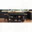 Îlot de cuisine avec tabourets de bar et prises de rangement-1110756301-1110756290