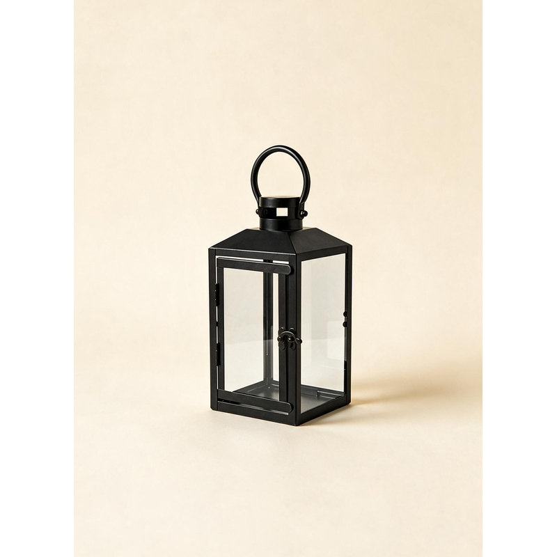 Lanterne en métal Sermont Spaces Living Fairmont, lanterne à bougie noire avec panneaux de verre, porte-bougie pilier pour décor intérieur et extérieur couvert, porche, mariage et foyer, carré 7,75 po x 11,25 po de hauteur