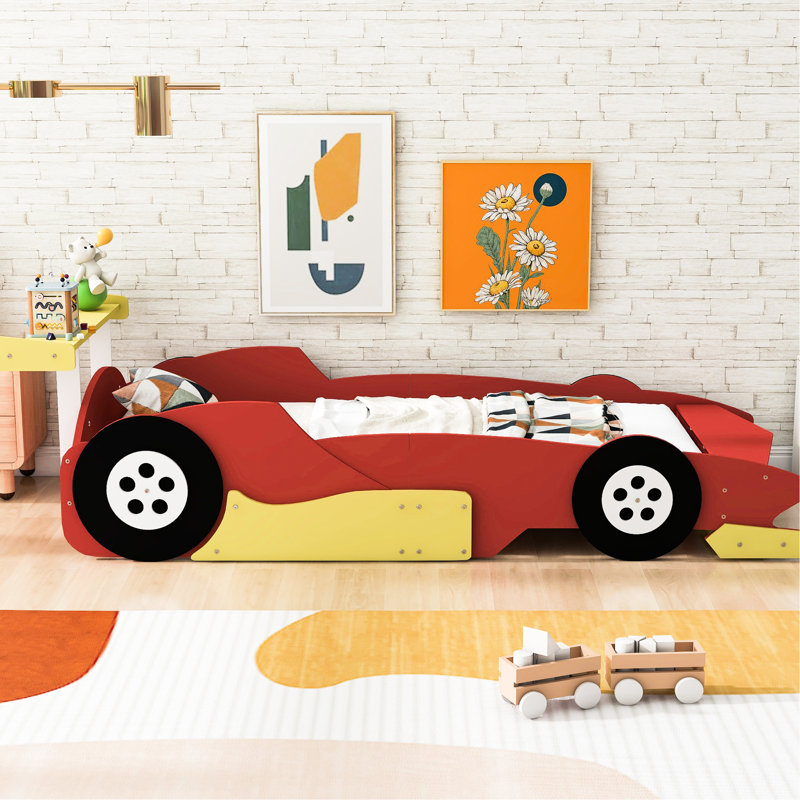 Lit de voiture de course simple rouge sur roulettes, contreplaqué massif et fabrication, rails latéraux pour la prévention des chutes, conception de sommeil confortable, dimensions de 98,7 po x 41,7 po et 26,5 po, assemblage requis, sécurité de qualité,