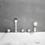Garniture de robinet de baignoire romaine à fixation sur plateau à poignées triples avec douche à main Vikran-81987397