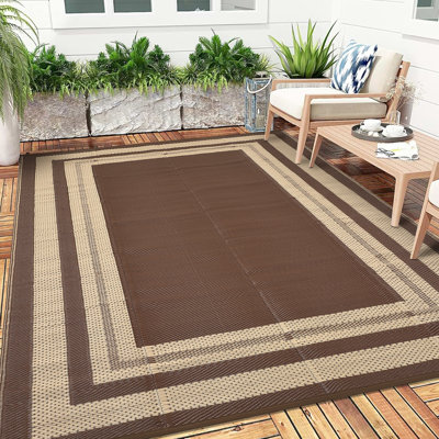 Tapis d'extérieur en polypropylène imperméable réversible 9 pi x 18 pi avec résistance à la décoloration UV et boucles de coin pour la terrasse, le balcon, le camping ou la plage
