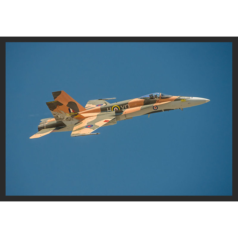 Avion CF-18 en vol, impression sur papier, H 12 po x l 18 po x P 0,5 po