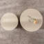 Table d'appoint ronde beige et crème pour appartement - sans assemblage
