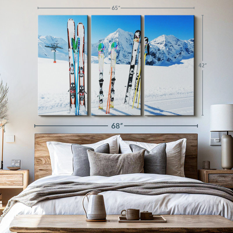 «Snowy Mountain Skis», 3 pièces sur toile, H 42 po x l 65 po x P 1,25 po