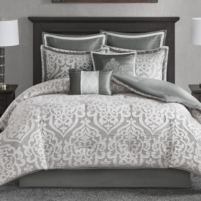 Ensemble d'édredon en jacquard huit pièces Odette