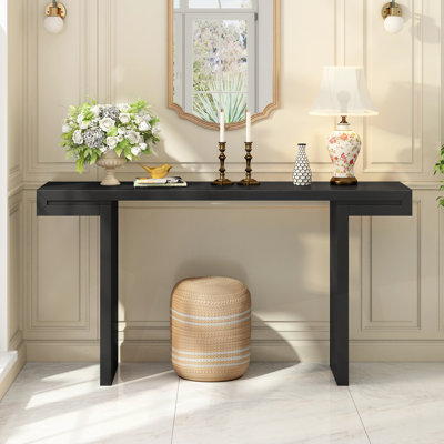 Grande console de 60 pouces aux lignes géométriques épurées