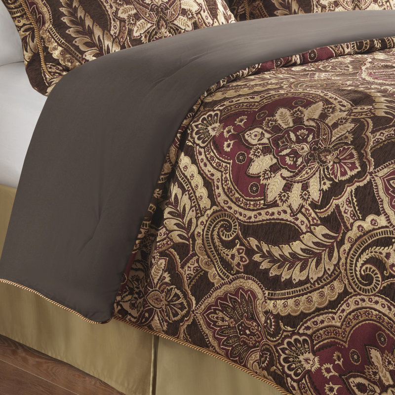 Très grand édredon 4 pièces. Thème. Édredon en chenille, taies décoratives, jupe de lit. Fermeture à glissière. Touche satinée de luxe. 100%. Importé. Suivez les conseils d'entretien. Texture élégante. Manuel