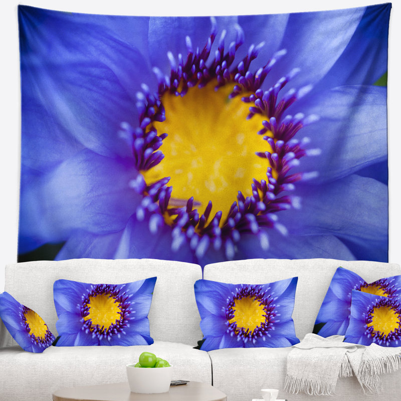 Tapisserie aquarelle refermée blue lotus, H 32 po x l 39 po