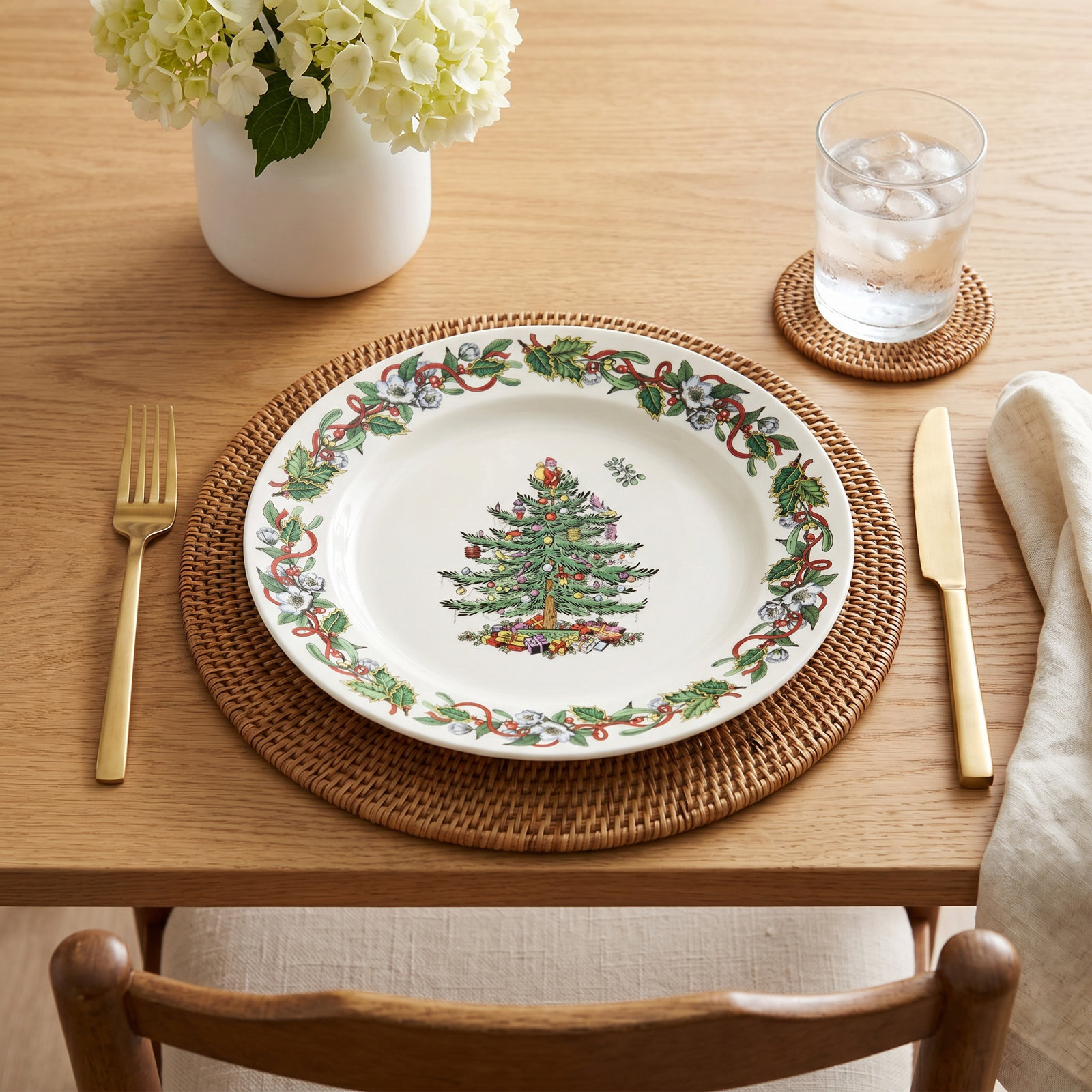 Christmas Wreath 8" Salad Plate