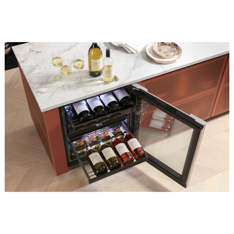 Café™ Wine Center in Platinum Glass