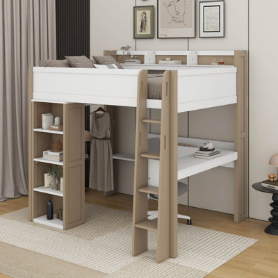 Lit mezzanine en bois pleine grandeur avec tablettes, portemanteaux et bureau