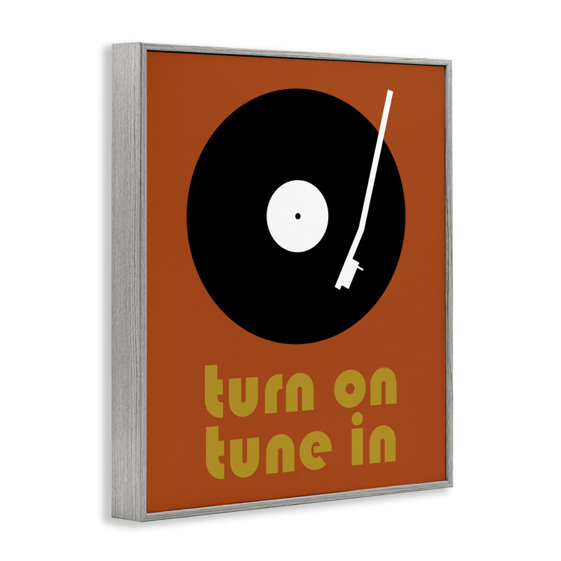 Turn On Tune In Giclee encadrée, design par Tom Quartermaine, Giclée de ferme grise encadrée, H 20 po x l 16 po