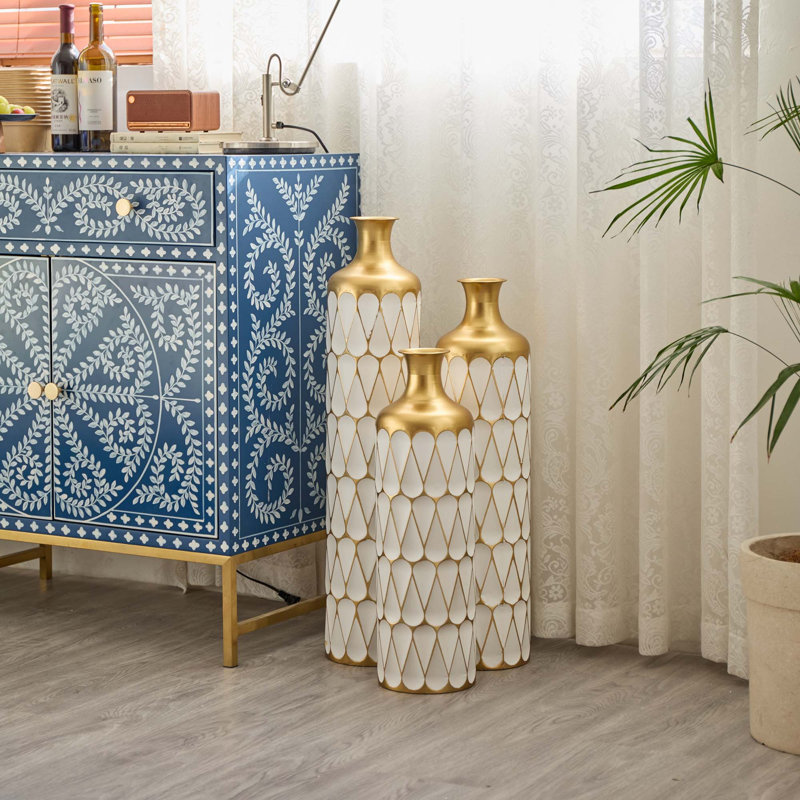 Ensemble de 3 grands vases en métal