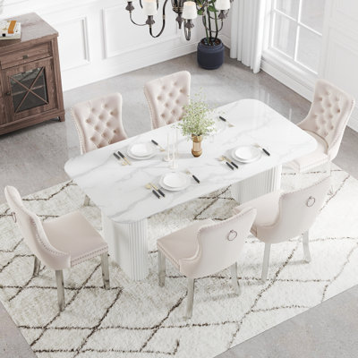 Ensemble de salle à manger rectangulaire en bois avec chaise capitonnée