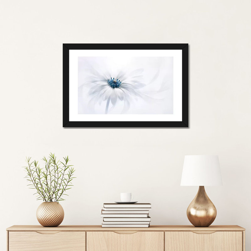 « Serenity » par Jacky Parker-reproduction de photo, Papier encadré noir, Blanc, H 16 po x l 24 po x P 1 po