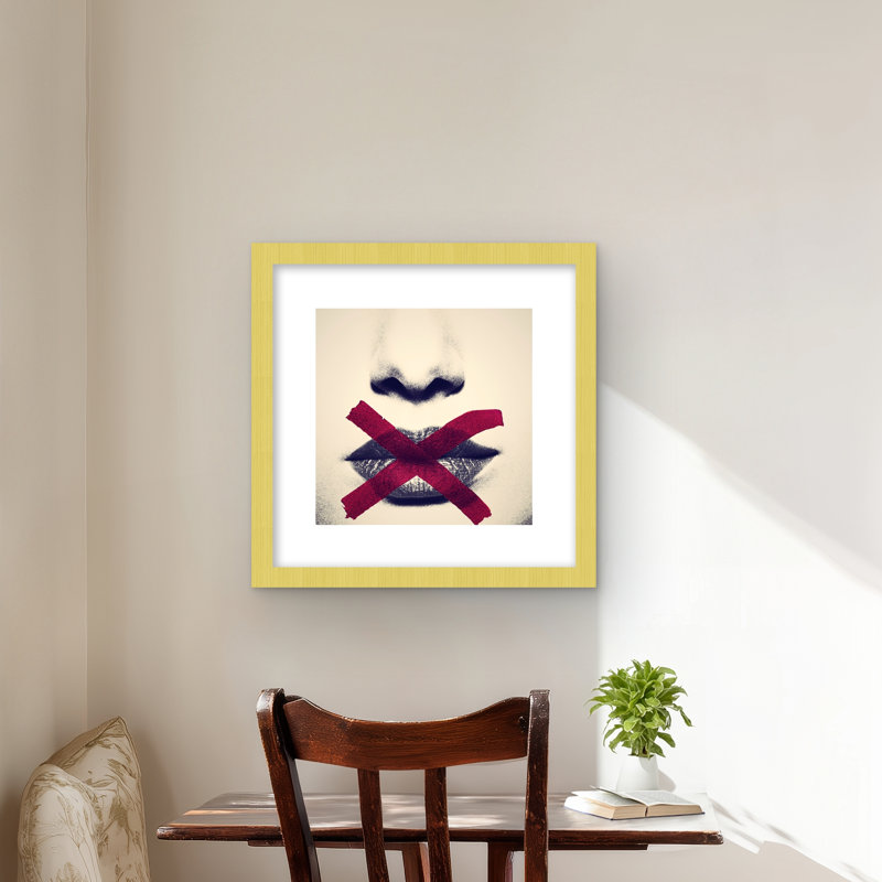 Grayscale Lips with Red X - Living Room sépia, reproduction encadrée, H 16 po x l 16 po, Doré