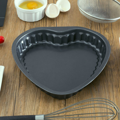 Home Basics Baker's Wave Classic Cake Pan