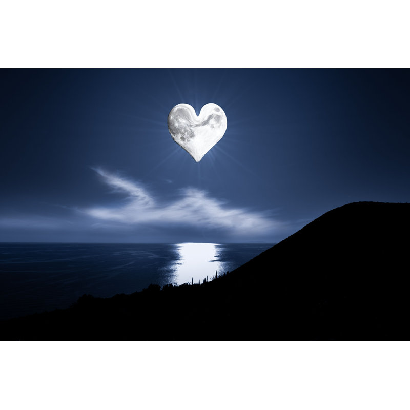 «Alauni Heart Shaped Moon» par - Impression sur toile tendue, H 32 po x l 48 po
