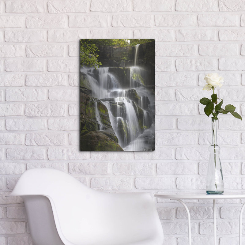 «Smoky Mountains Waterfall» par Jonathan Ross, H 24 po x l 16 po