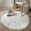 Tapis blanc à poils longs en fausse peau de mouton de performance Lavallée-89195832