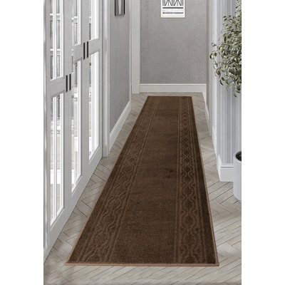 Tapis antidérapant brun à poils courts
