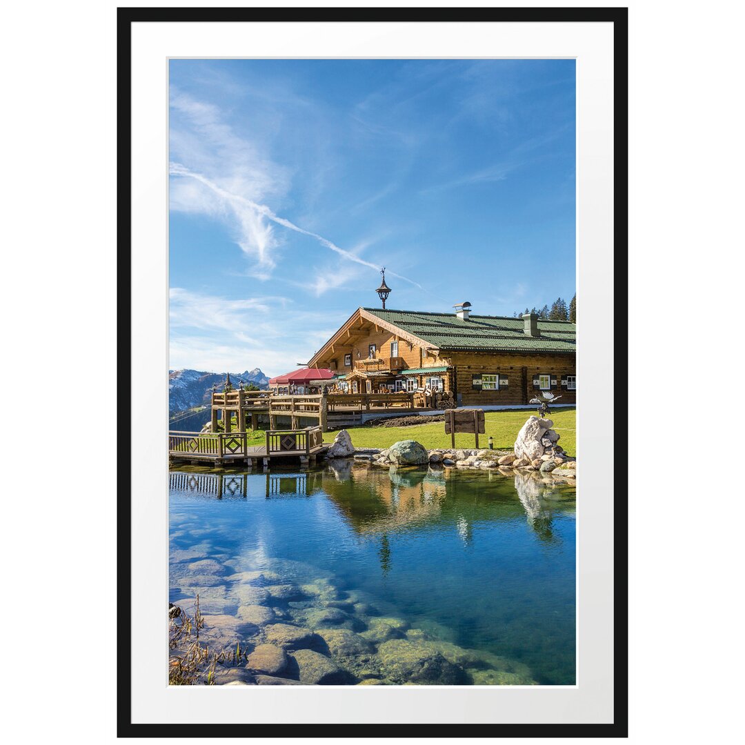 Gerahmtes Poster Schönes Holzhaus in den Alpen