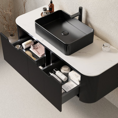 Meuble-lavabo 48 po avec lavabo, vasque en céramique noire, armoire flottante, 2 tiroirs, rayé 3D mat, comptoir, pré-assemblé, meuble-lavabo à système de fermeture en douceur, conception à rayures en contreplaqué rectangulaire, tiroir