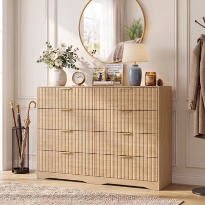 Commode en bois cannelé de 55 pouces à 8 tiroirs