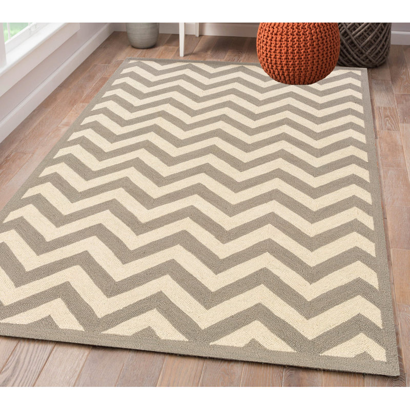 Hand Hooked Wool Chevron Indoor Rug, Rectangle 5' x 7'