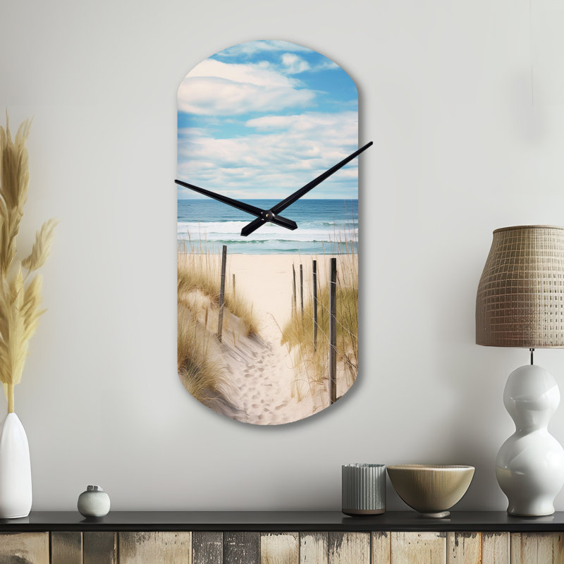 Chemin vers la plage VI - horloge murale de forme irrégulière en métal sable de plage, horloge murale asymétrique beige