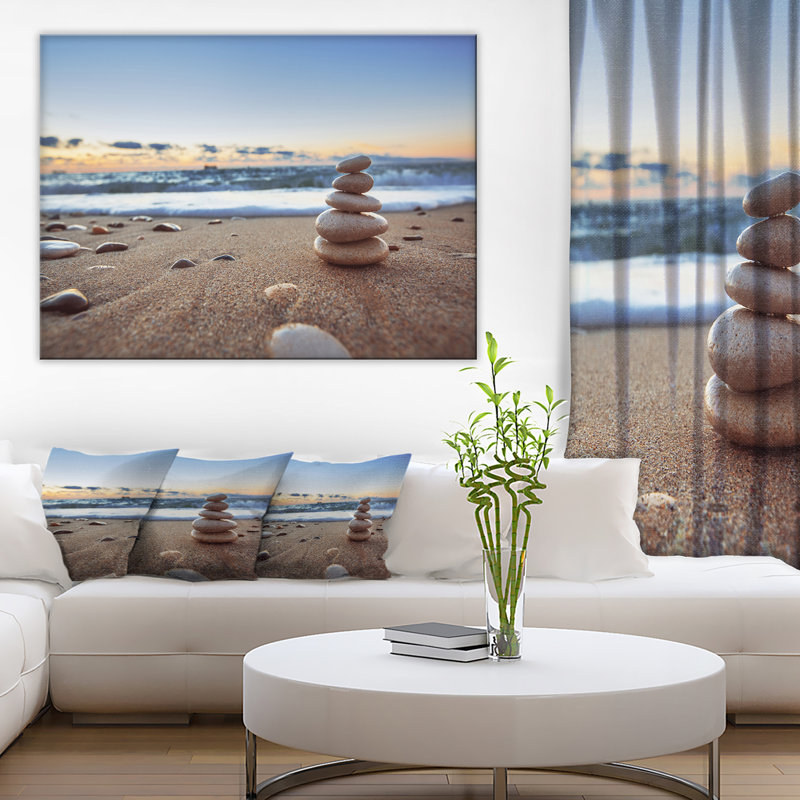 «Risa Stones Balance on Sandy Beach», photographie, H 20 po x l 20 po x P 1 po, Toile tendue