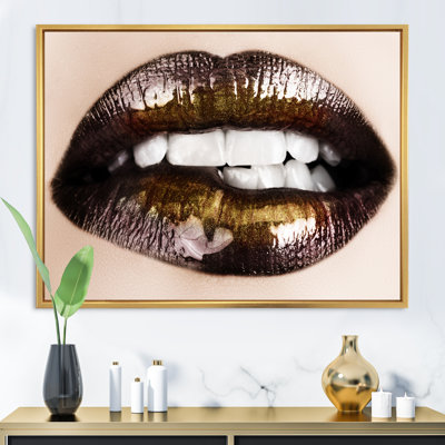 Black Gold Lips Biting - Photographie sur toile