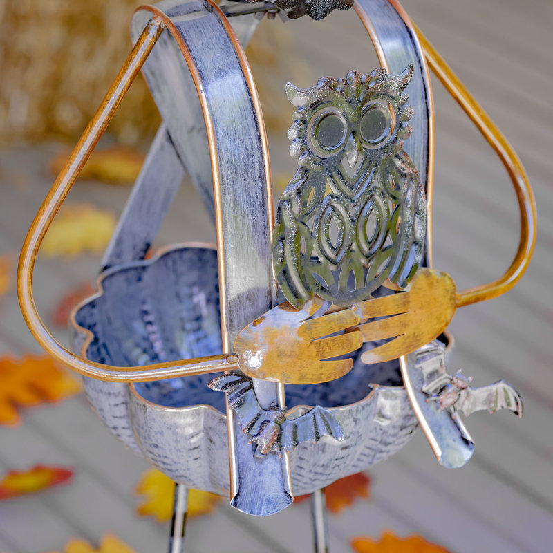 Figurine de citrouille sorcière avec hibou
